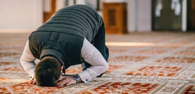 مسجد وحيد سيقيم صلاة الجمعة