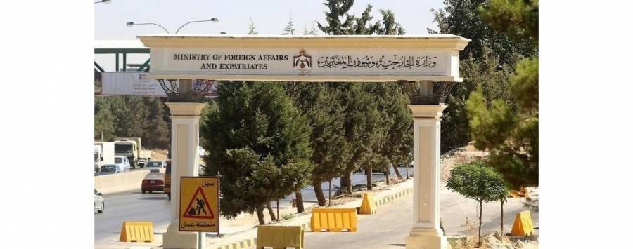 الخارجية تدعو الأردنيين للالتزام بتعليمات الدول المتواجدين فيها وتؤكد تقليص خدماتها ببعض الدول