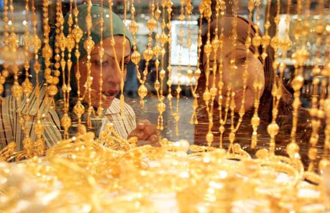 محال ذهب تطالب بممارسة عملها خلال حظر التجول