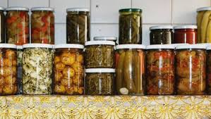 مختصون: المونة في بيوت الأردنيين يمكن اعتمادها أغذية صحية بديلة