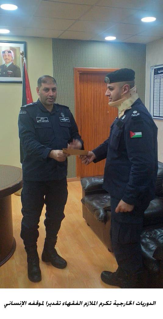 الدوريات الخارجية تكرم الملازم الفقهاء تقديرا لموقفه الإنساني