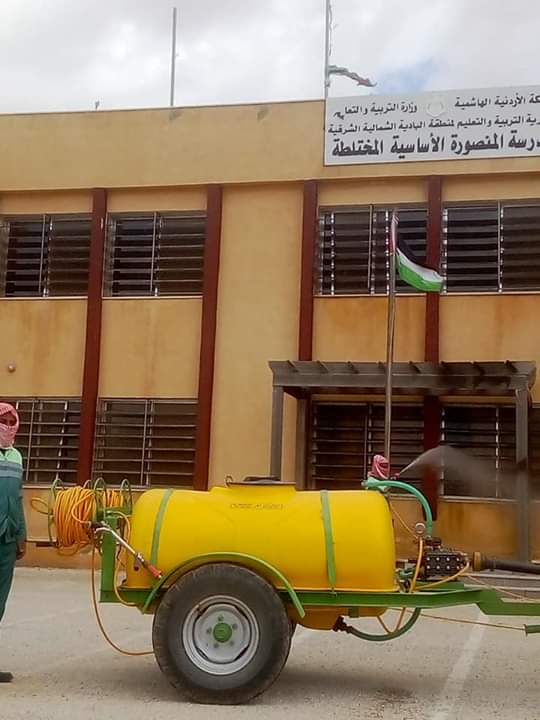 بلدية ديرالكهف الجديدة في البادية الشمالية تواصل حملات التعقيم لجميع المناطق