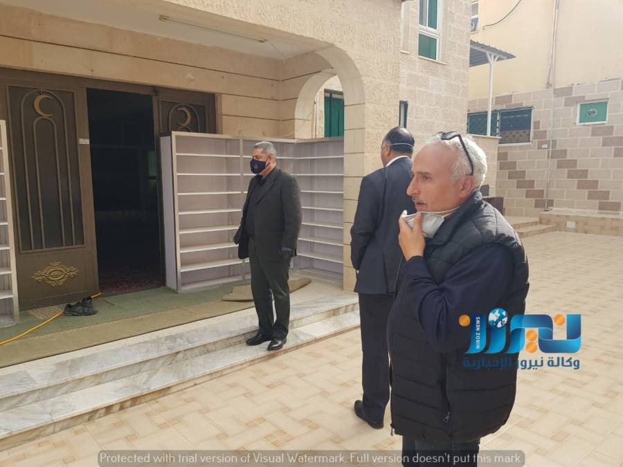 بلدية الزرقاء تعقم دور العبادة من مساجد وكنائس للوقاية من فيروس كورونا