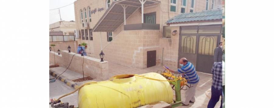 بلدية الزرقاء تنفذ حملة تعقيم لدور العبادة