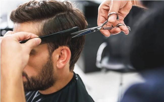 السعودية .. القبض على أردني خالف الإجراءات الاحترازية وقام بإحضار حلاق لمقر إقامته