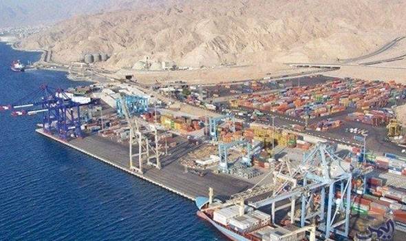 باخرتان محملتان بالأغذية والأدوية ترسوان بميناء الحاويات