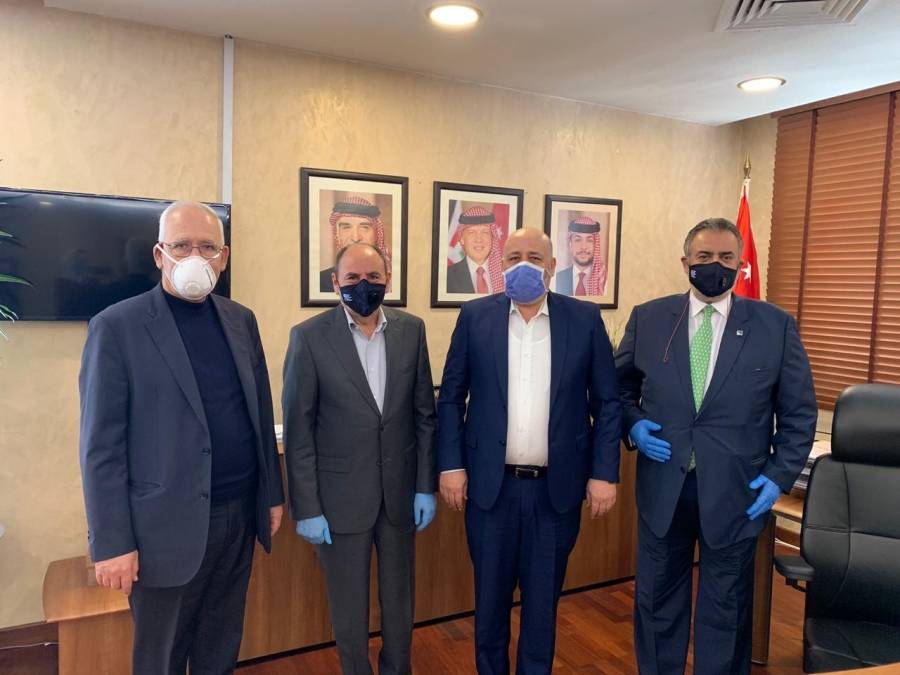 العموش: تنفيذا لتوجيهات جلالة الملك ندرس استئناف العمل في بعض مشاريع الإنشاءات والمقاولات