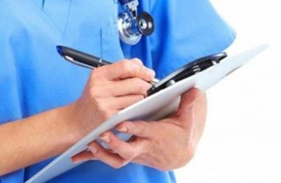 الممرضين: مدير مستشفى عبدالهادي أساء للمهنة وأمامه 48 ساعة للاعتذار