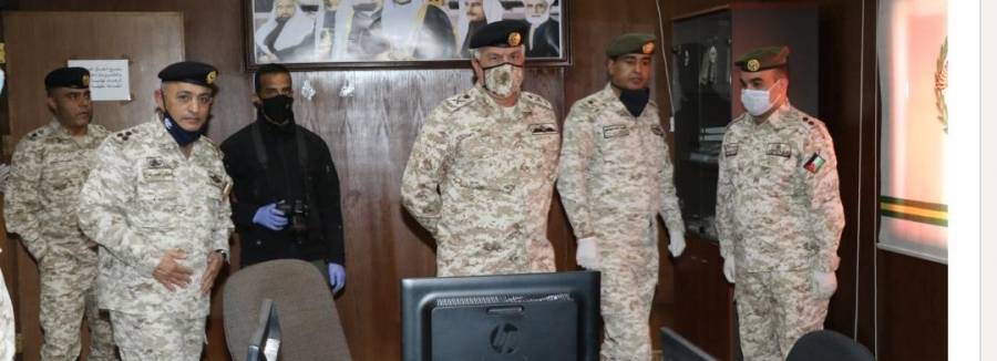 رئيس هيئة الأركان يزور اتصالات القيادة العامة والتوجيه المعنوي
