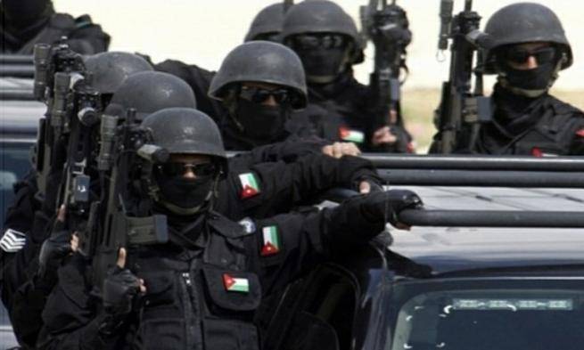 الأمن : ضبط 25 عامل في احد المصانع في ماركا