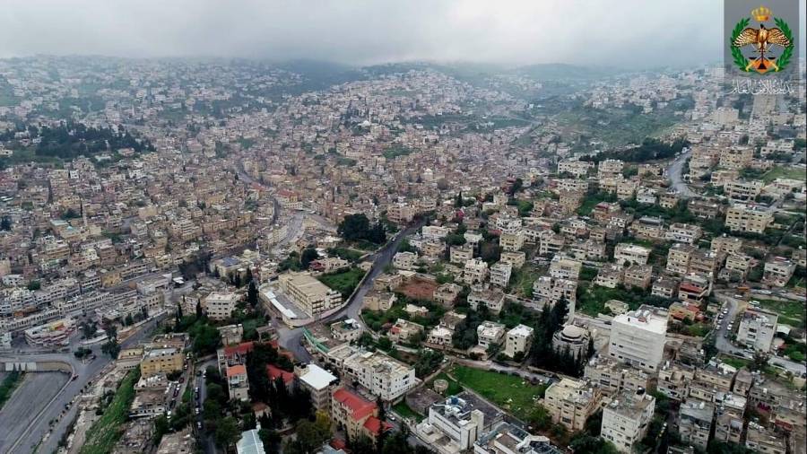 سماء غائمة لم تزد السلط إلا وداعة وجمال