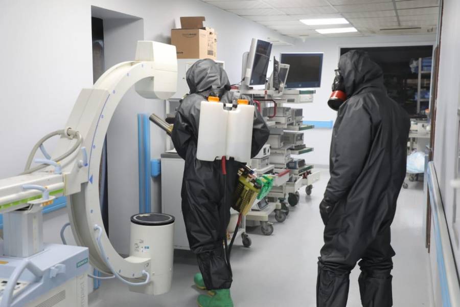 الدفاع المدني يواصل عمليات التطهير والتعقيم خلال فترة الحظر الشامل