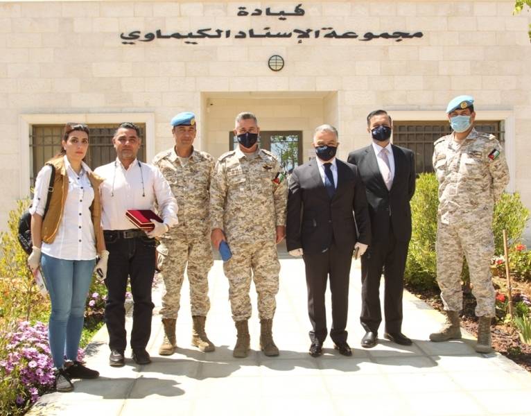 الجيش العربي يتسلم مواد للتعقيم والتطهير من شركة جزيرة الياقوت الأردنية