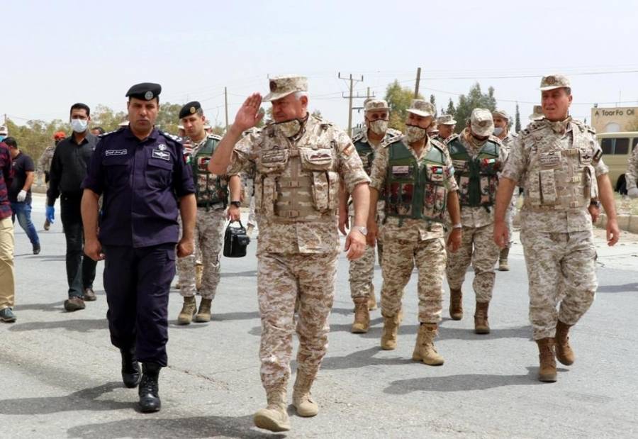 رئيس هيئة الأركان يتفقد نقاط الغلق التابعة للمنطقة العسكرية الجنوبية