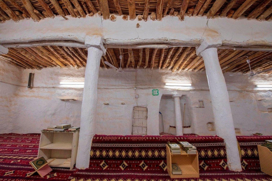 مسجد الجلعود الذي تم بنائه قبل 266 عام قبل وبعد التطوير.. صور