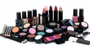 مطالب بفتح قطاع مواد التجميل والاكسسوارات