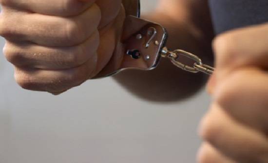 توقيف اشخاص احتفلوا بخطوبة احدهم على سطح منزله باربد