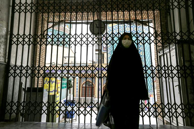 Iran reopens mosques, records almost 80,000 hospital recoveries