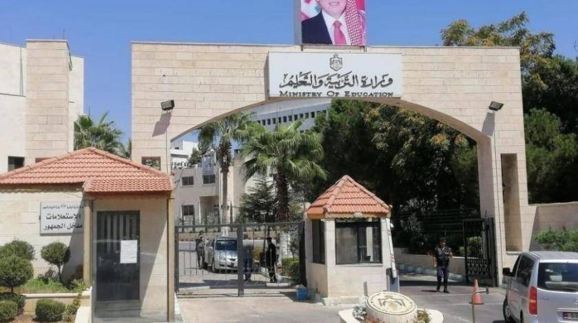 التربية : تسلم شيكات سلف التعليم والسكن للعاملين بالتربية للبنوك