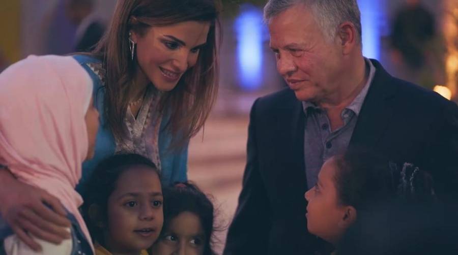 شاهد .....الملكة رانيا  تُعلق عبر صفحتها في فيس بوك بكلمات اشتياق لجمعات رمضان