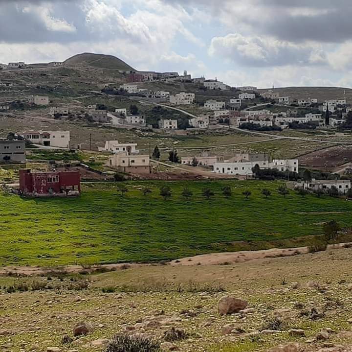 عزل الخناصري في  المفرق  للبدء بعمليات التقصي الوبائي وفحص المخالطين