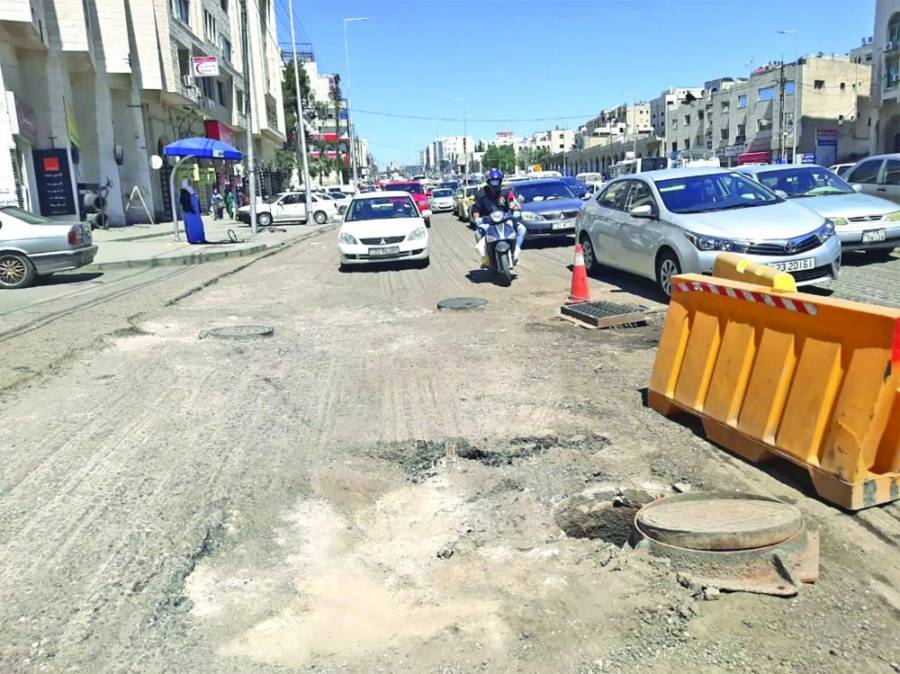 فتح مسرب الباص السريع امام المركبات في صويلح