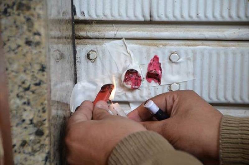 إغلاق محل دواجن بالشمع الأحمر وتحرير مخالفات لمحلات في عمان