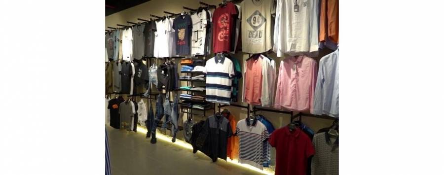 اربد: اغلاق محال ألبسة لعدم تقيدها بالتباعد الاجتماعي