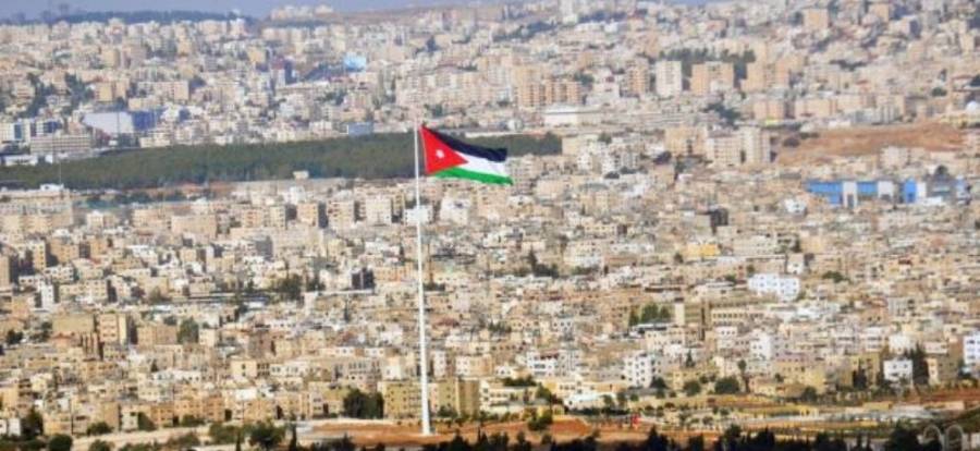 محافظ الزرقاء : أي مواطن يدخل منشأة دون كمامات وقفازات سيتحمل صاحبها المسؤولية