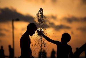 أجواء جافة وشديدة الحرارة وتحذير من التعرض لأشعة الشمس