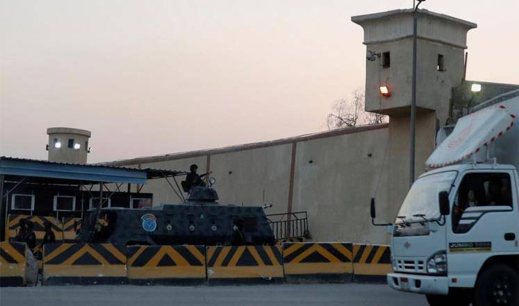 إسعاف شخصية رفيعة من السجن للمستشفى