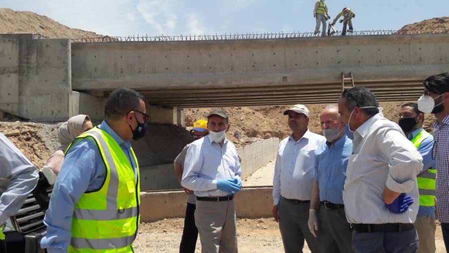 وزير الأشغال يتفقد سير العمل في مشاريع صيانة جسور البحر الميت و معالجة انزلاق العدسية