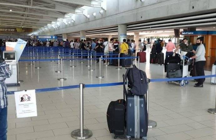 السفير  الفايز : إنهاء اجراءات مغادرة الدفعة الأولى من الطلبة بقبرص