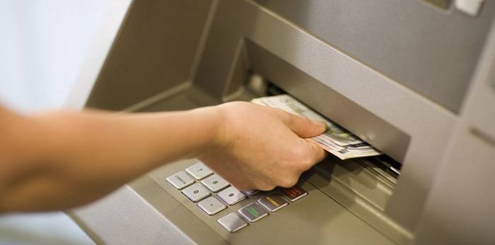 إربد .. إغلاق فرع بنك ودعوة مراجعيه لحجر انفسهم على خلفية إصابة موظفين