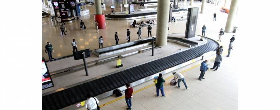 لجنة الأوبئة: دراسة إمكانية عمل فحوصات كورونا للعائدين في المطار