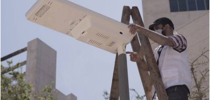 تنفيذ حلول مستدامة للإنارة في مستشفى الأمير حمزة للمساهمة في تعزيز القدرات.