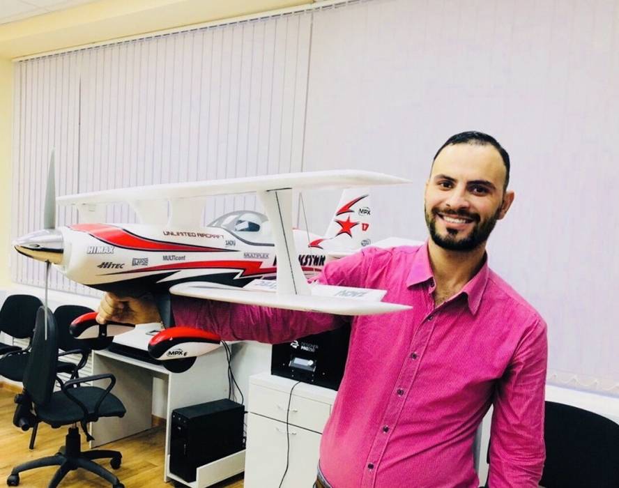 الدرابسه يكتب استخدام تقنيات حديثة للتعلم عن بعد  في الفضاء التربوي