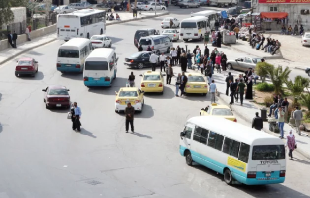 اللوزي: النقل العام مستثنى من نظام الفردي والزوجي ومشمول بمنع التنقل بين المحافظات