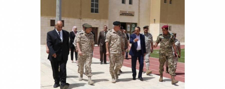 رئيس هيئة الأركان يزور شركة الصخرة للخدمات الأمنية