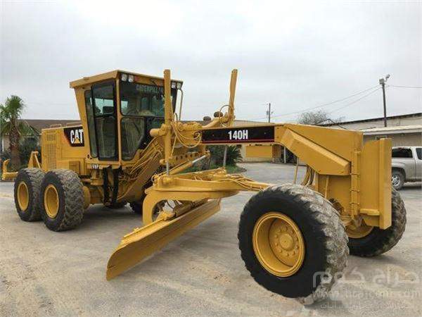 أهالي منطقتي ام الرصاص وذيبان يشتكون من حواف الطريق..... صور