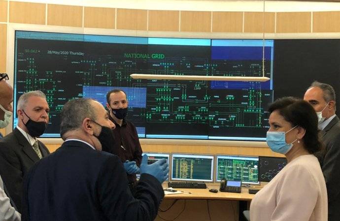 وزيرة الطاقة تطلع على سير العمل بمركز المراقبة والتحكم في الكهرباء الوطنية