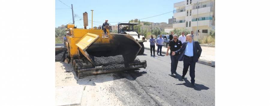 بلدية اربد تباشر اعمال التعبيد النهائية لشارع إسلام أباد