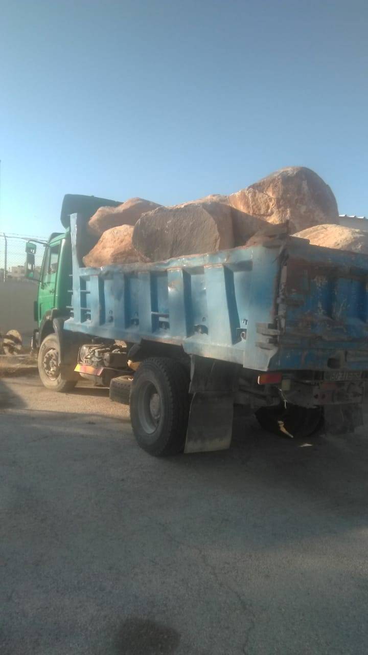 المياه: ضبط شاحنتين محملتين بالبازلت المستخرج بطريقة مخالفة في الهاشمية و الغويرية