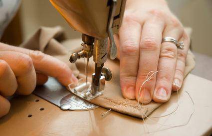 توصية بتأجيل تجديد رخص المهن والإعلانات