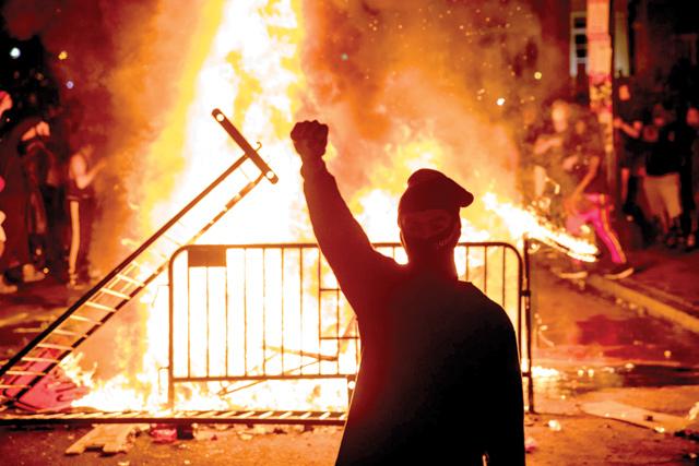 Clashes outside White House as US cities under curfew