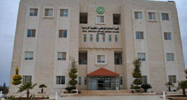 تخريج دورة الوقاية من التطرف الفكري للمرأة في كلية الدفاع الوطني