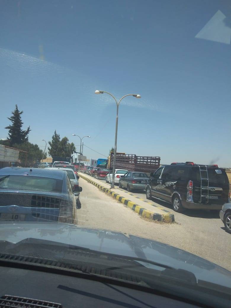 ترخيص السواقين والمركبات  مادبا يحظى بالمحبة والتقدير من قبل  المراجعين أثناء مراجعتهم  لإجراء معاملاتهم رغم زخم بإعداد المراجعين