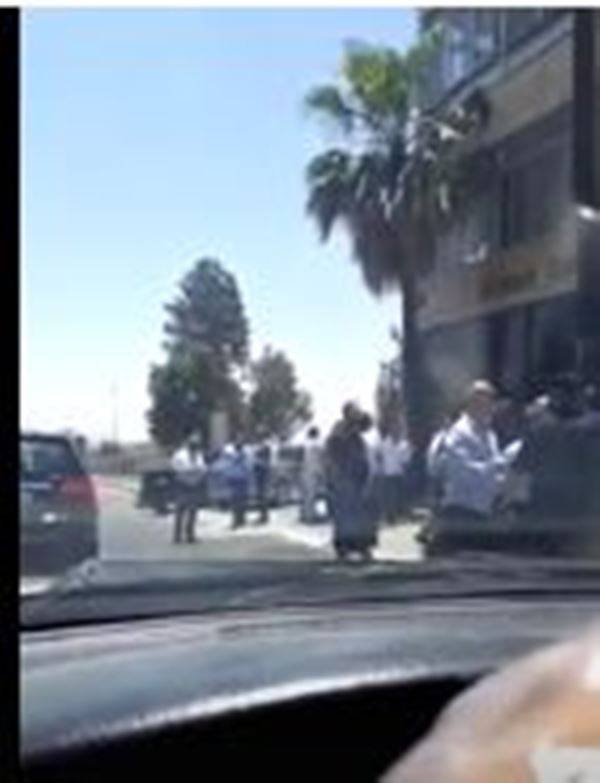 أصحاب النقل العمومي يعتصمون قرب الرابع ( فيديو)