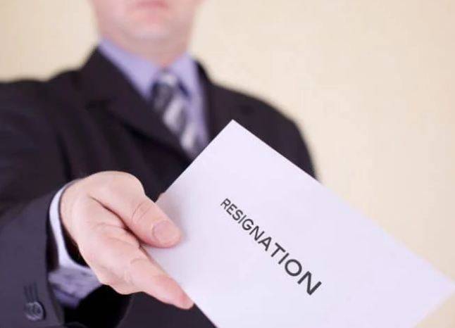 بسبب كورونا .. مؤسسات تجبر موظفيها على الاستقالة في عمان