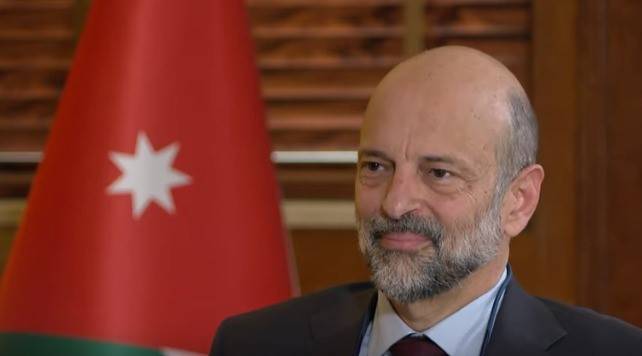 بالفيديو .. الرزاز يهنئ بذكرى الثورة العربية الكبرى ويوم الجيش: دمتم حماة الديار